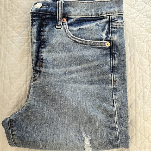 Gap NWOT True Skinny Highrise distressed Size 8/28 Stretch Medium wash - Picture 6 of 8